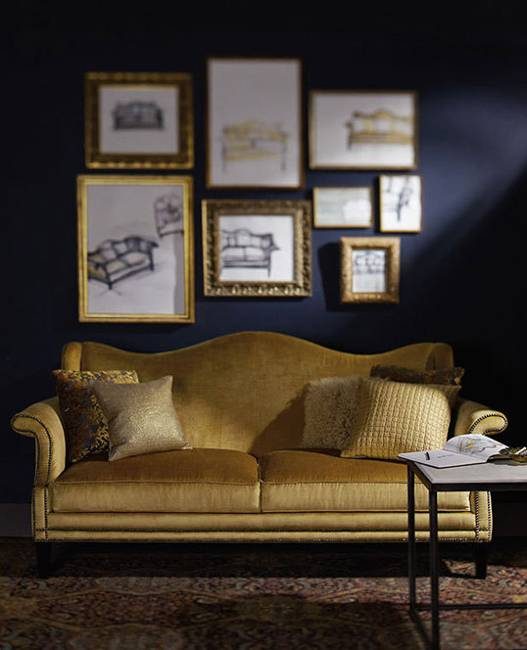 Sofá dorado para salón clásico