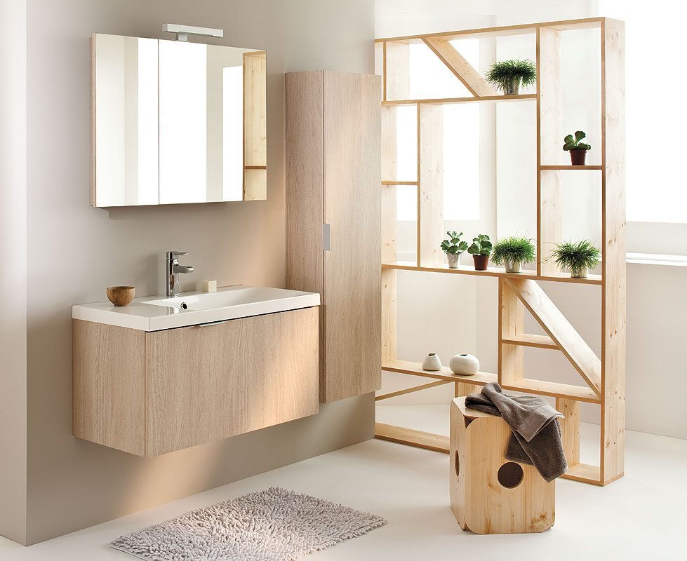 Baño clásico con muebles de madera minimalistas