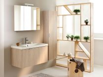 Baño clásico con muebles de madera minimalistas
